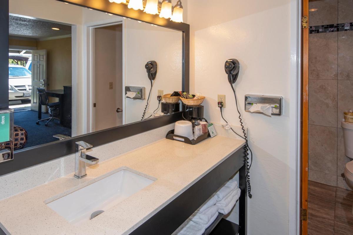 Surf And Gardens Motel 3*